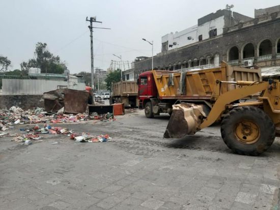 لمواجهة المنخفض "المحتمل".. صيانة شبكة تصريف السيول بالتواهي