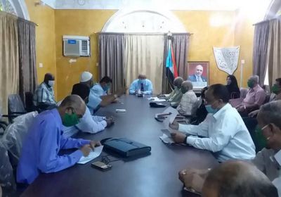 أشاد بتضحيات القوات الجنوبية.. "انتقالي عدن" يبحث "أزمة الخدمات"