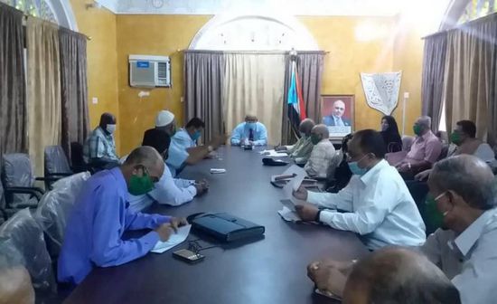 أشاد بتضحيات القوات الجنوبية.. "انتقالي عدن" يبحث "أزمة الخدمات"