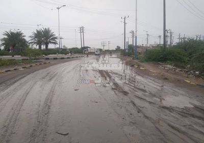 بالصور.. تداعيات المنخفض الجوي تضرب أبين