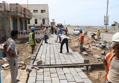 تواصل تنفيذ مشروع رصف منطقة المحضار بالمكلا