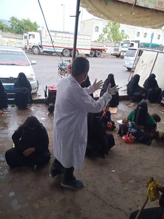 في ردفان.. توعية مستفيدي الحوالات الطارئة بكورونا