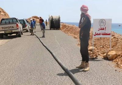 بجهود إماراتية.. إنجاز 80% من تمديدات الكهرباء لمنطقتين شرق سقطرى