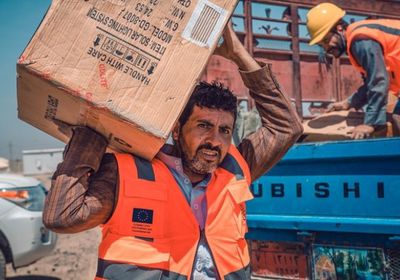 مساعدات طارئة للنازحين بمأرب