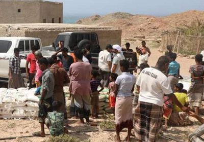 بالصور.. 378 أسرة شرق سقطرى تتلقى مساعدات من "خليفة الإنسانية"