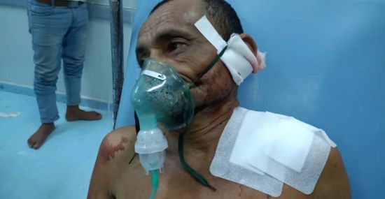 قناص حوثي يصيب مواطنًا في حيس
