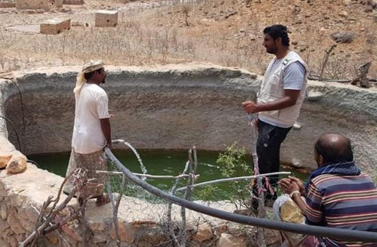 صهاريج مياه من "خليفة الإنسانية" لمنطقة نائية بسقطرى