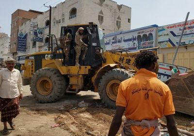 إزالة محال وأكشاك غير مرخصة في المنصورة (صور)