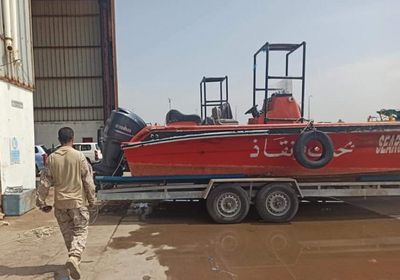 بصيانة الزوارق.. خفر سواحل حضرموت يستعد لموسم البلدة