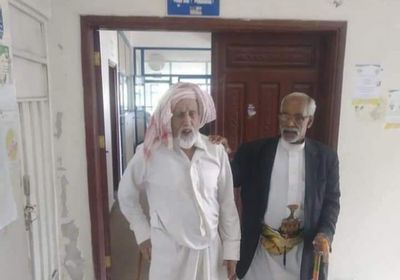 قرار حوثي بحرمان المسنين من رواتبهم بصندوق نظافة إب