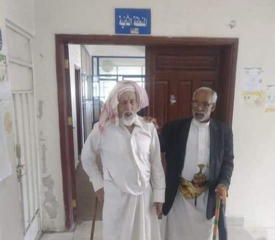 قرار حوثي بحرمان المسنين من رواتبهم بصندوق نظافة إب