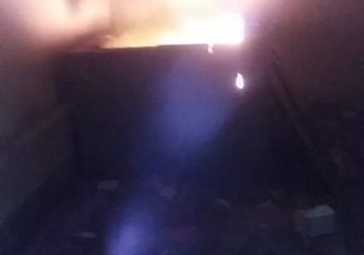 النيران تلتهم محلا تجاريا بالعاصمة عدن