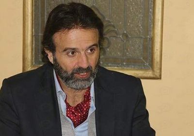 إصابة والد الفنان المصري أيمن عزب بفيروس كورونا