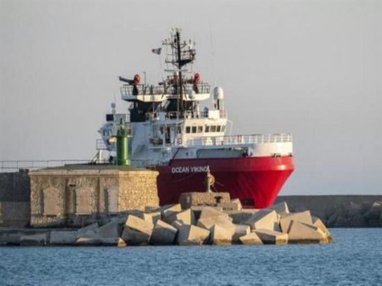 إيطاليا تفرض حجرًا صحيًا على سفينة "أوشن فايكينج"
