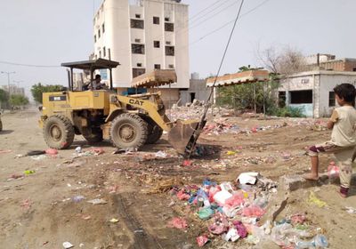 بالصور.. خنفر تتخلص من مكبات القمامة