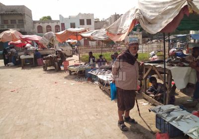 الباعة في سوق جعار يطالبون بجهة تنظيمية لردع المخالفين