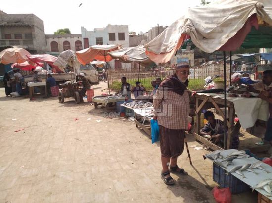 الباعة في سوق جعار يطالبون بجهة تنظيمية لردع المخالفين