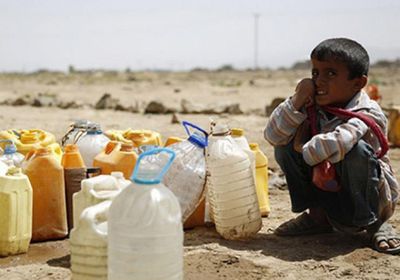 "موتى على قيد الحياة".. الحوثي يحرم السكان من المياه