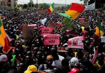 فوضى في مالي ومحتجون يقطعون بث التلفزيون الرسمي