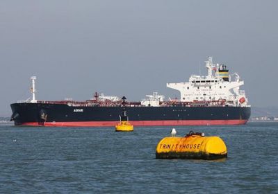 لتفادي كارثة بيئية.. ناقلة نفط بميناء السدرة الليبي تُفرغ حمولتها