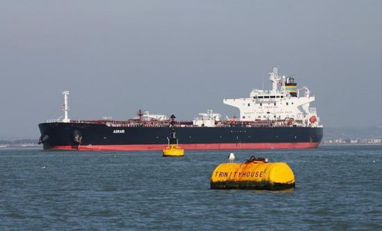 لتفادي كارثة بيئية.. ناقلة نفط بميناء السدرة الليبي تُفرغ حمولتها