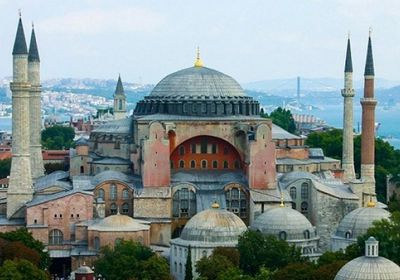 الإمارات تُعلق على قرار تحويل آيا صوفيا إلى مسجد