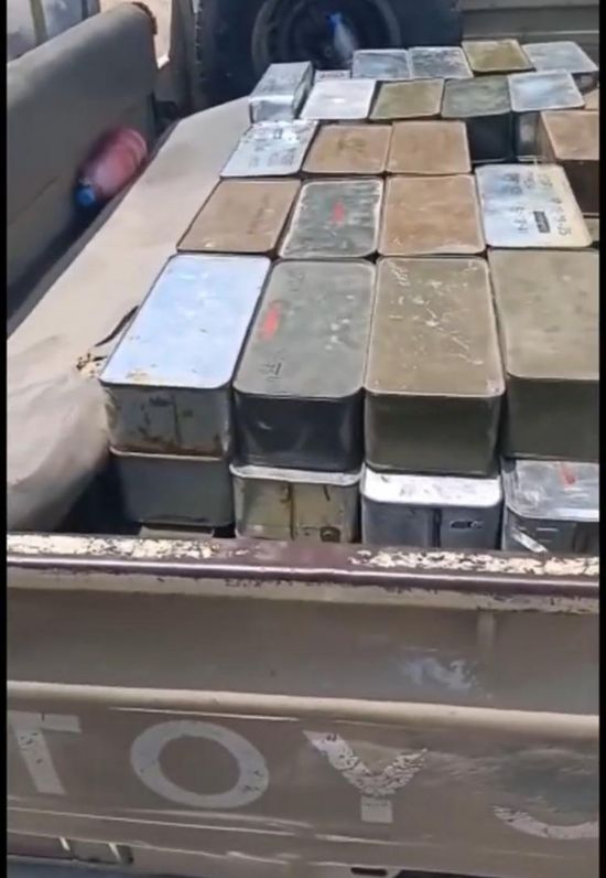 شاهد شحنة سلاح مهربة للحوثيين في حيس