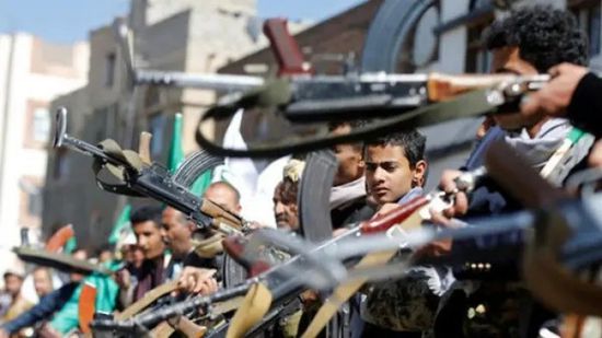 مليشيا الحوثي تواصل إخضاع الموظفين لدورات طائفية