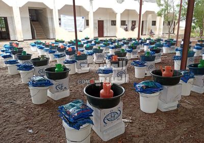 الهجرة الدولية توزع حقائب نظافة شخصية بأبين