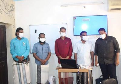 دورة سلامة مهنية لعمال الصرف الصحي بالشحر