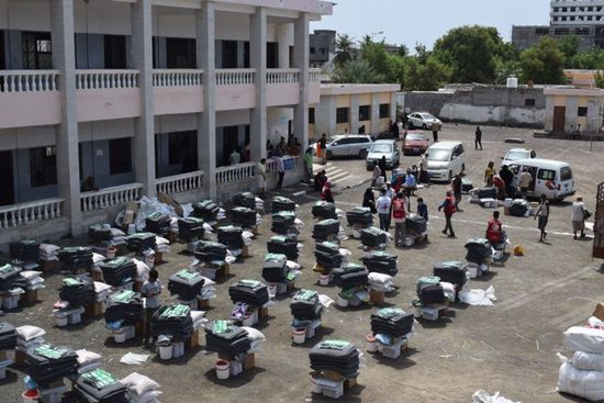 8 آلاف شخص بعدن يتلقون مساعدات من الصليب الأحمر