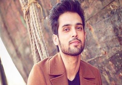 بعد عائلة باتشان.. نجم هندي جديد يعلن إصابته بفيروس كورونا