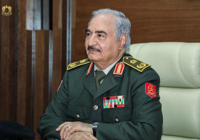 ليبيا.. حفتر يلتقي وفدًا سياسيًا وعسكريًا أمريكيًا اليوم