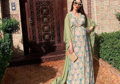 دنيا بطمة تتألق بالقفطان المغربي في أحدث ظهور (صور)