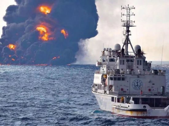 اشتعال النيران في 7 سفن على الأقل بحريق في ميناء بوشهر بجنوب إيران