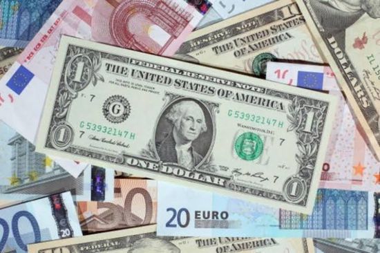 الدولار يصعد مقابل العملات المنافسة مع ترقب الأسواق لاجتماع المركزي الأوروبي
