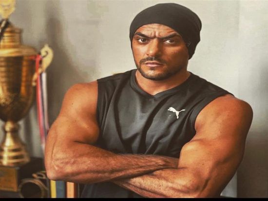 أحمد العوضي يشارك جمهوره بفيديو من تدريبات "البوكسينج"