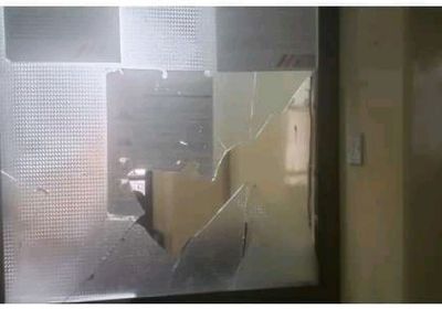 مداهمة وتدمير وإغلاق.. هجوم إخواني على مقر محافظة تعز