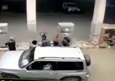 لخلافات قضائية.. قيادي إخواني بشبوة يروع مواطنًا (فيديو)