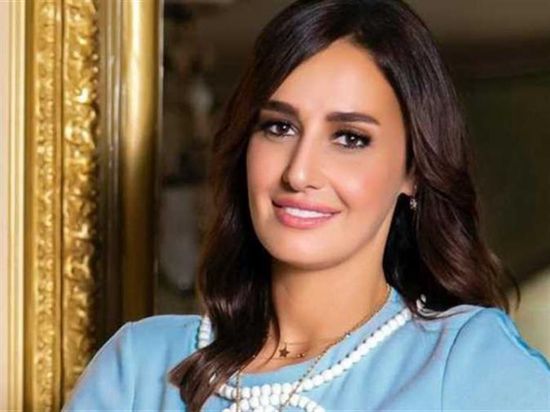 حلا شيحة مع أصغر معجبة في أحدث ظهور لها (صورة)