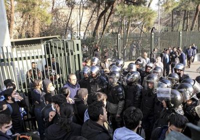 إيران.. انتشار أمني كثيف في بهبهان خشية تجدد الاحتجاجات