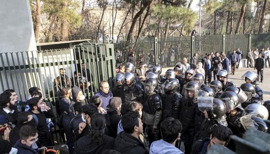 إيران.. انتشار أمني كثيف في بهبهان خشية تجدد الاحتجاجات