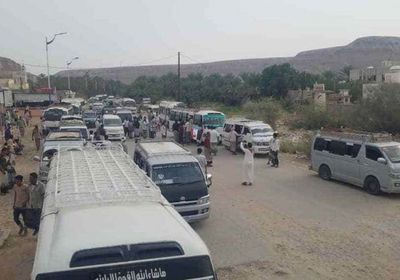 بموكب ضخم.. مديريات وادي حضرموت تنتفض لنصرة المكلا (صور)