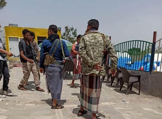 عصابة إخوانية تداهم متنزهات نسائية لفرض إتاوات بتعز