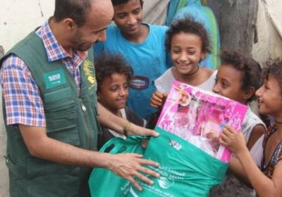  294 يتيما يتلقون كسوة العيد من "سلمان للإغاثة"