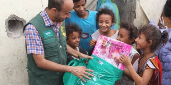  294 يتيما يتلقون كسوة العيد من "سلمان للإغاثة"