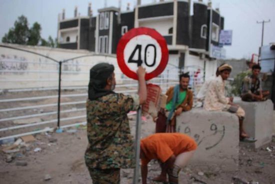 بالصور.. نشر إرشادات لتحديد السرعة في بئر أحمد