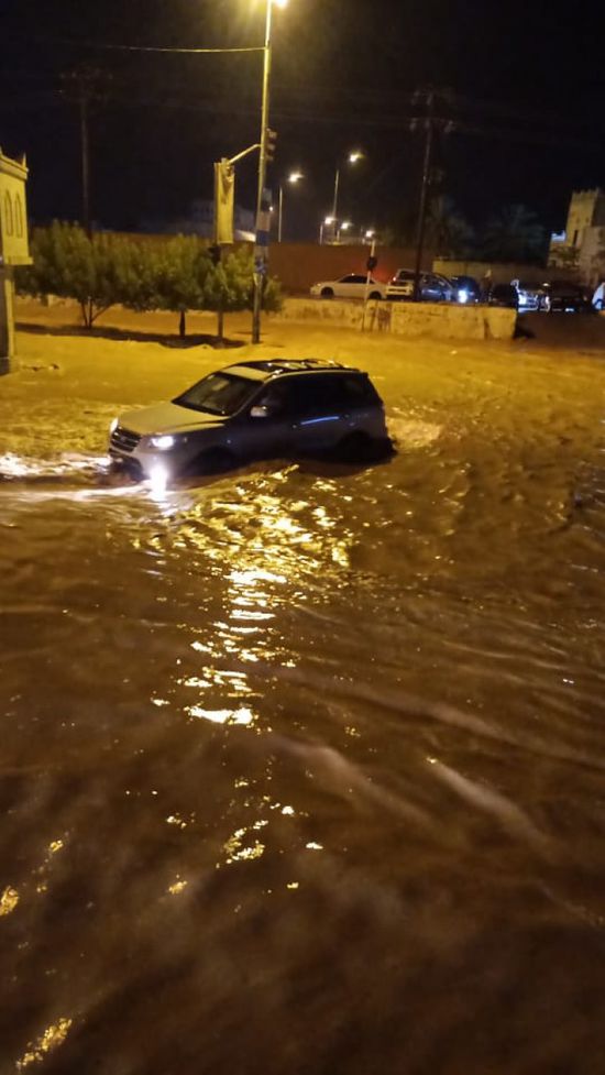 أمطار غزيرة تعيق الحركة في سيئون