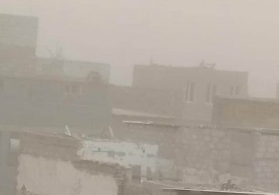 عاصفة رملية ورياح شديدة على العاصمة عدن (صور)