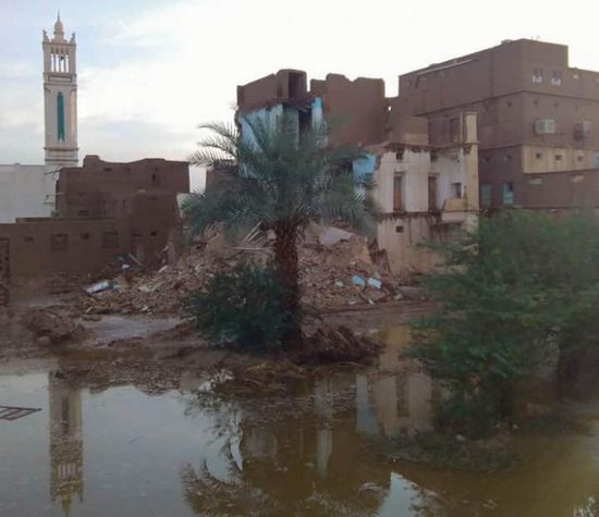 إنقاذ أسرة في شبام بعد انهيار منزلها بسبب الأمطار